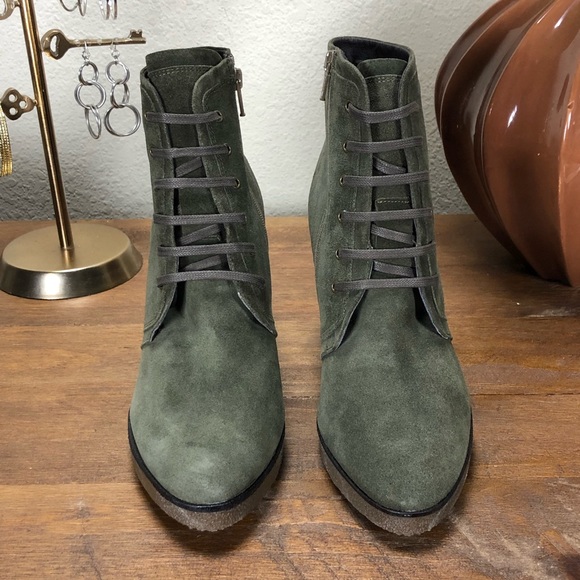 NWT Barney’s New York Olive Suede Lace Up Boots - Picture 2 of 8